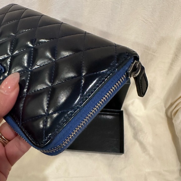 CHANEL CC Patent Leather Zippy Wallet Navy - Picture 4 of 6